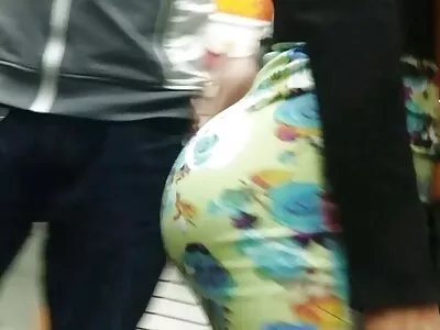 Busty સોનેરી ચેમ્બર માંથી  મુક્ત કરવા માટે ડોક્ટર સાથે વાહિયાત છે